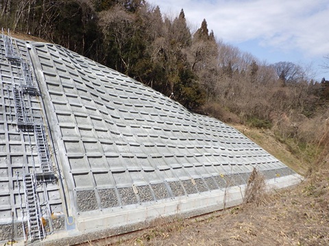 小塩江・谷田川間　切取法面修繕工事