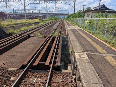 【転落防止】佐賀県　JR鍋島駅ホーム内転落防止網