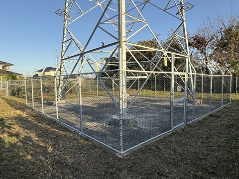 【フェンス工】静岡県牧之原市　中部電力パワーグリッド変電所つる草防護張替え