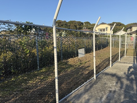 【フェンス工】静岡県牧之原市　中部電力パワーグリッド変電所つる草防護張替え