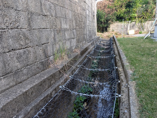 【転落防止】沖縄県　民家横用水路転落防止網