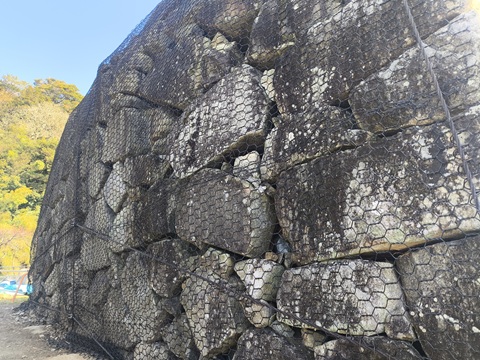 【落石防護網】滋賀県　彦根城跡石垣解体工事